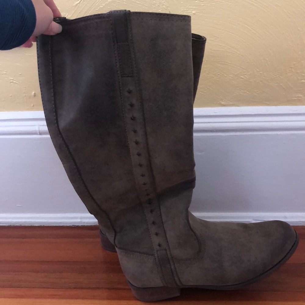 Knee boots